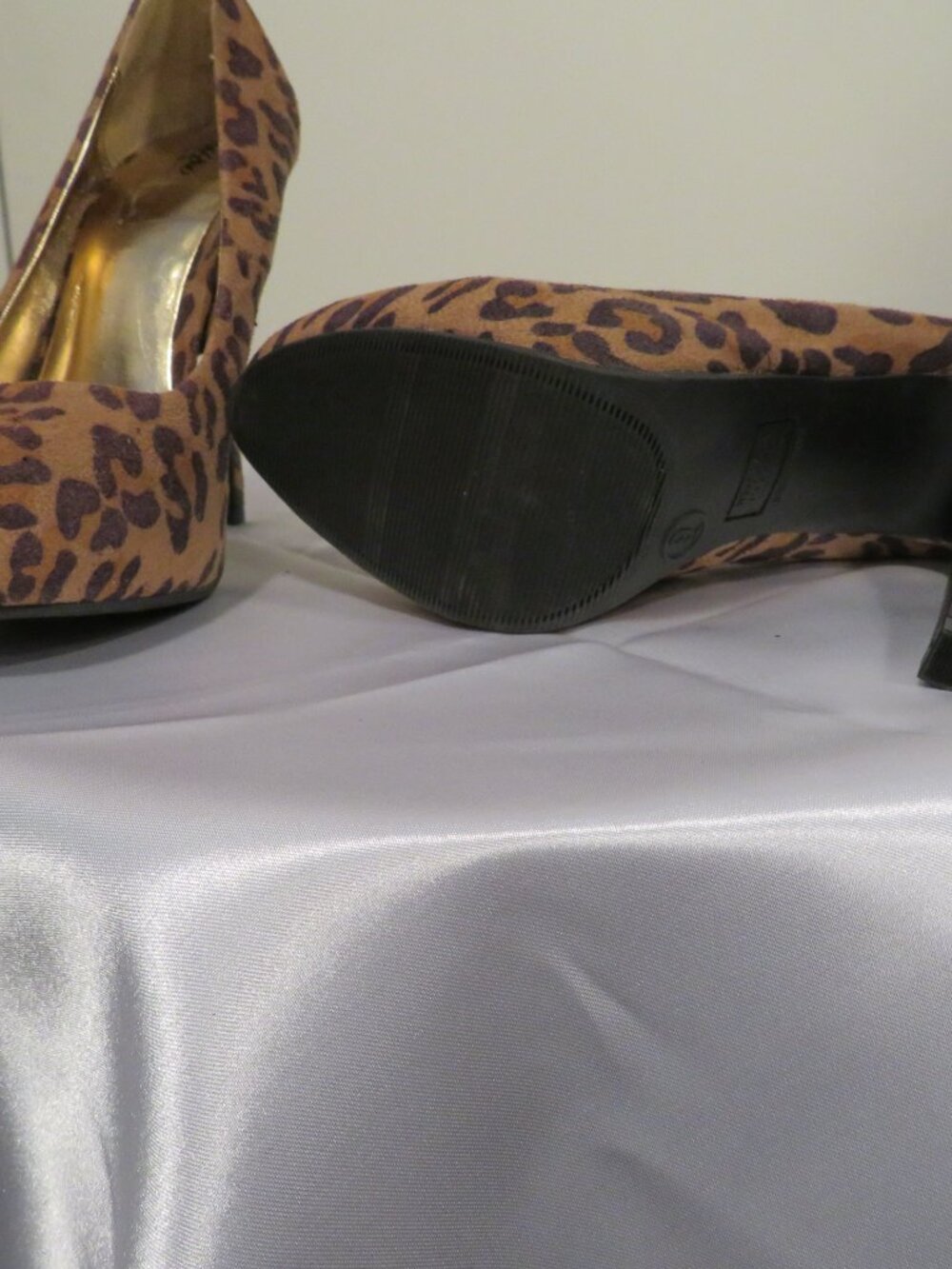 HEELS - Picture 2 of 3